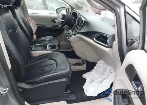 2020 Chrysler Voyager Lxi из США, поврежденный, VIN 2C4RC1DG3LR286139